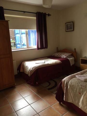 Airport Apartment *